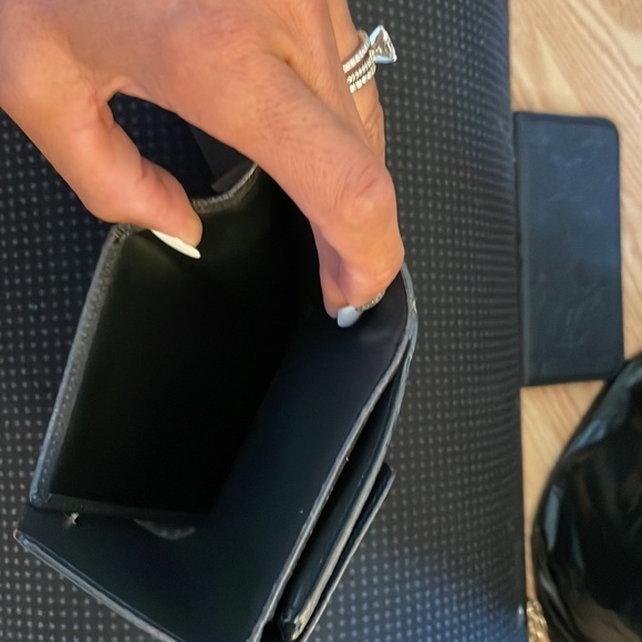 ❤️🔥AUTHENTIC Monogram Pattern Vernis Patent Leather Elise Wallet. EUC!!! - Picture 8 of 14